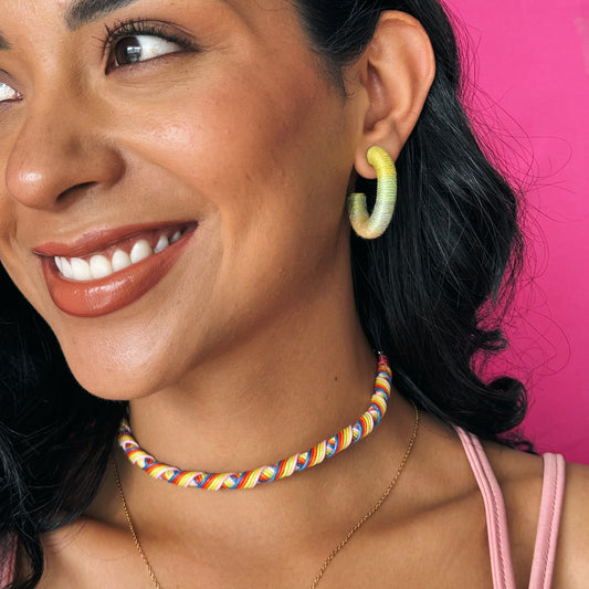 Choker entrelazado multicolor